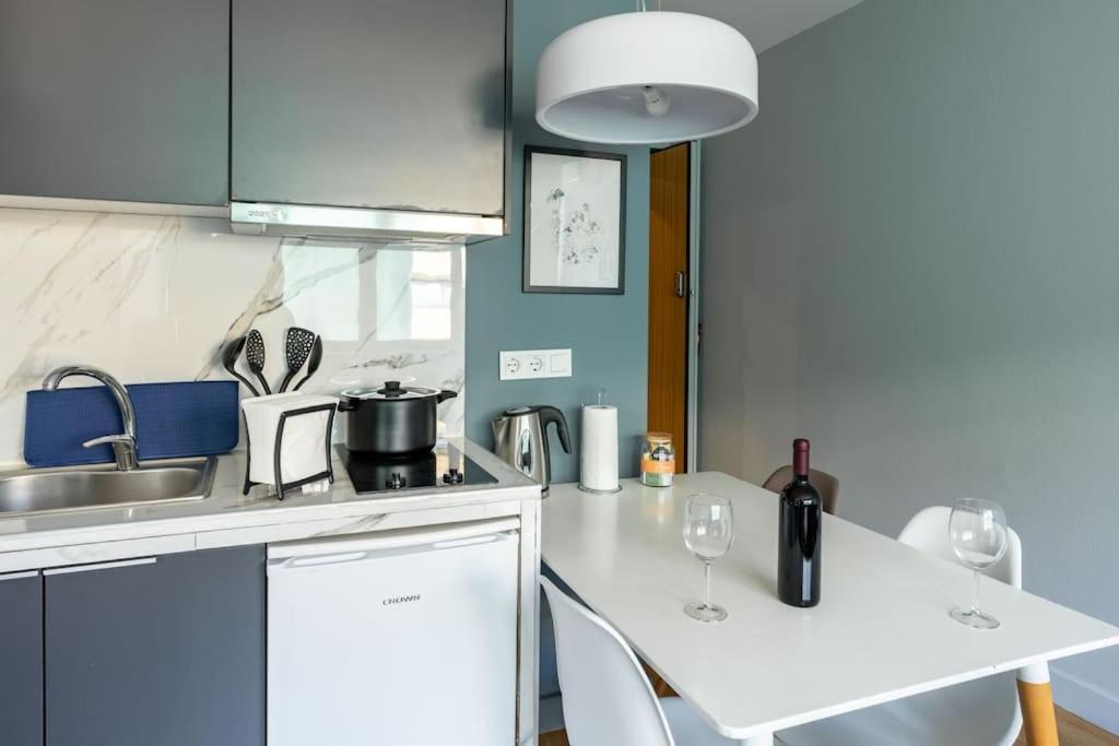 شقة Cozy, Luminous And Comfy 5 Min Walk To Acropolis أثينا المظهر الخارجي الصورة
